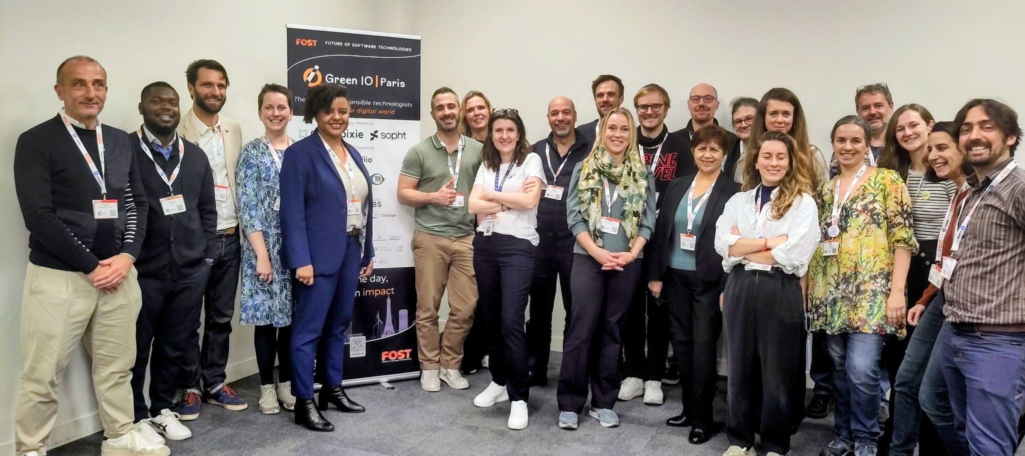 Photo de groupe des représentants d’associations lors de la Conférence Green IO à Paris en 2025, illustrant la collaboration et les échanges entre les participants.
